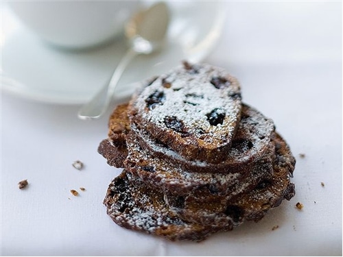 Cinnamon Raisin Crisps